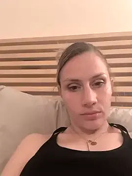 Skyller – webcam model profile photo Image 4