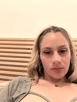 Skyller – webcam model profile photo Image 6