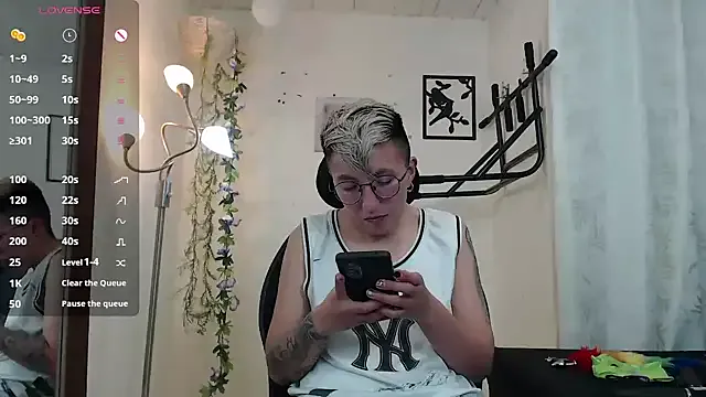 Dolce – webcam model profile photo Image 5