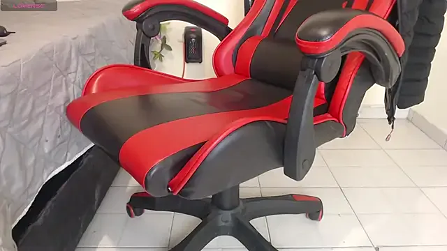 Dolce – webcam model profile photo Image 9