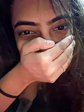 Carine – webcam model profile photo Image 12