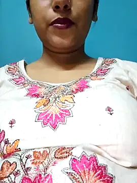 Carine – webcam model profile photo Image 19