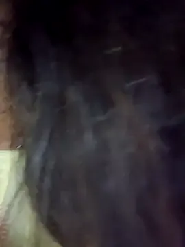 Carine – webcam model profile photo Image 2