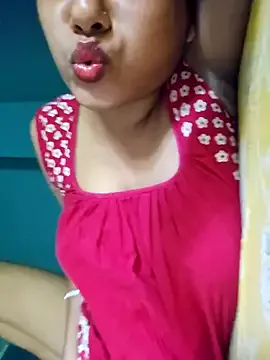 Carine – webcam model profile photo Image 7