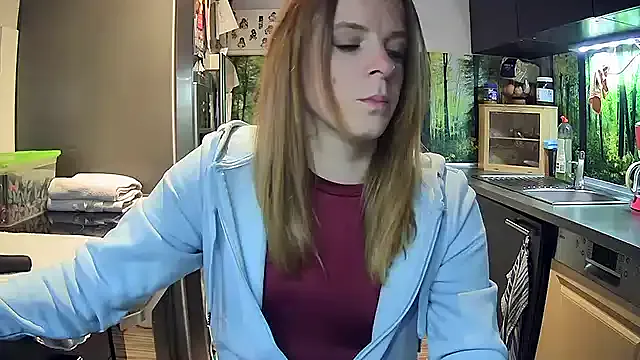 MelinaLuviani – webcam model profile photo Image 2