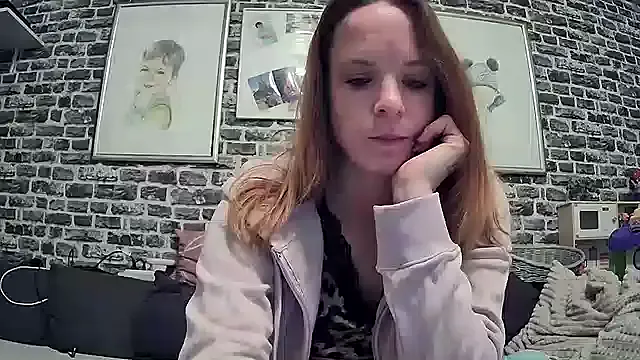 MelinaLuviani – webcam model profile photo Image 3