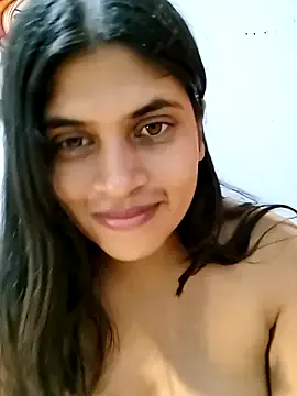 MiraKova – webcam model profile photo Image 5