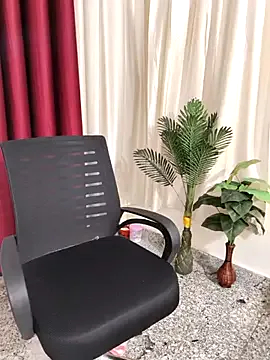 MiraKova – webcam model profile photo Image 17