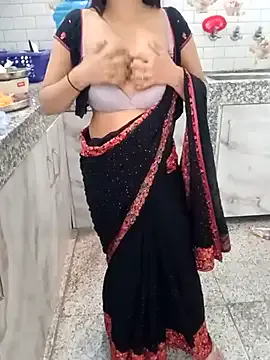 MiraKova – webcam model profile photo Image 2