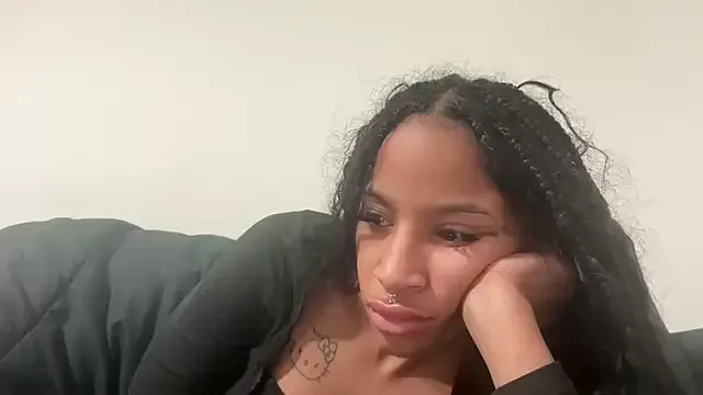 SarithaBroun – webcam model profile photo Image 7