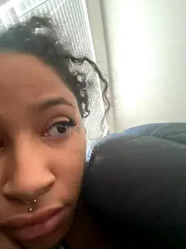 SarithaBroun – webcam model profile photo Image 9