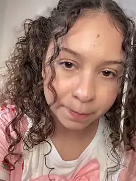 PaulinaGiovanni – webcam model profile photo Image 2