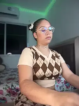 PaulinaGiovanni – webcam model profile photo Image 9