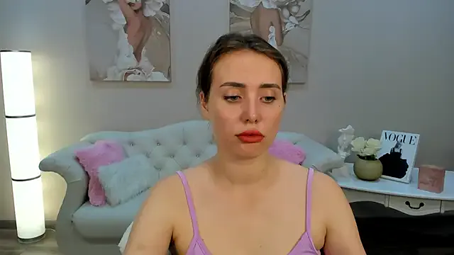 Dolce – webcam model profile photo Image 2