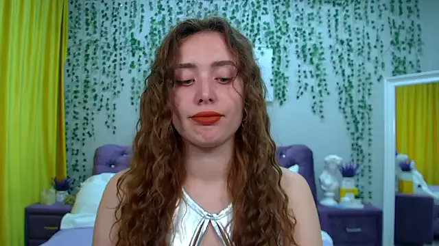 Dolce – webcam model profile photo Image 3