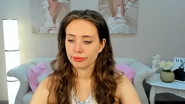 Dolce – webcam model profile photo Image 4