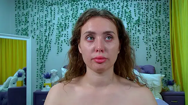 Dolce – webcam model profile photo Image 5