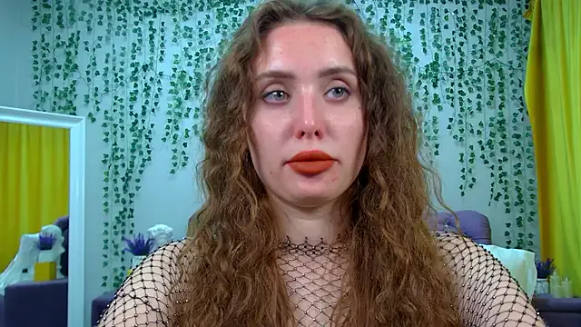 Dolce – webcam model profile photo Image 9