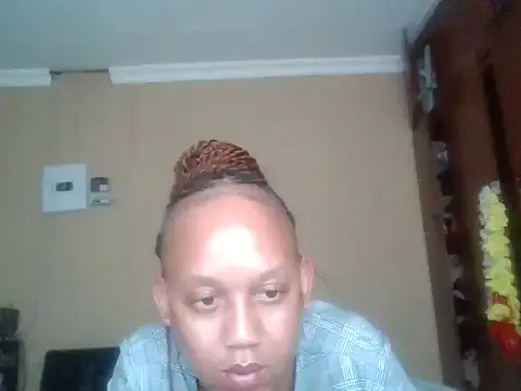 Dolce – webcam model profile photo Image 15