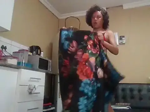 Dolce – webcam model profile photo Image 17