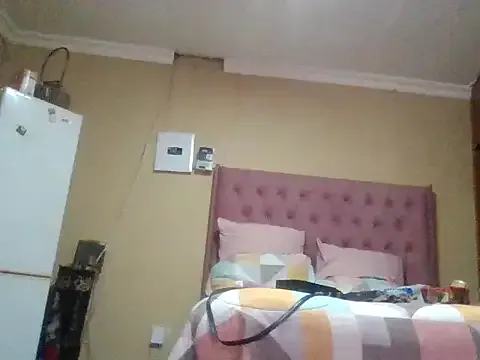 Dolce – webcam model profile photo Image 5