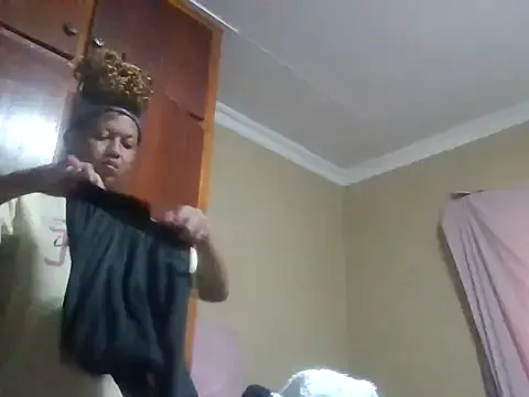 Dolce – webcam model profile photo Image 7