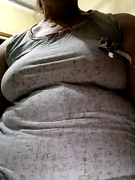 Dolce – webcam model profile photo Image 2