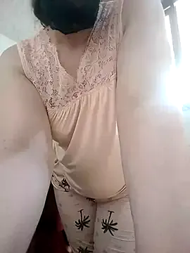 Dolce – webcam model profile photo Image 4