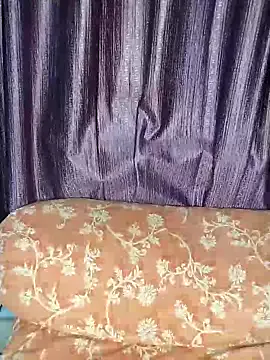 Bella – webcam model profile photo Image 8