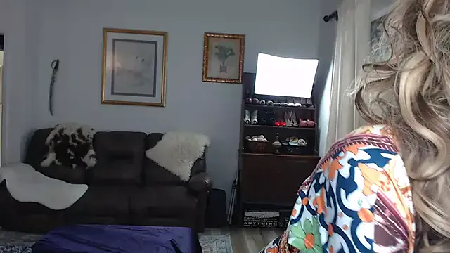 IvyHarpers – webcam model profile photo Image 3