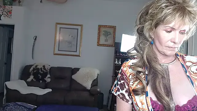 IvyHarpers – webcam model profile photo Image 7