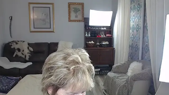 IvyHarpers – webcam model profile photo Image 8