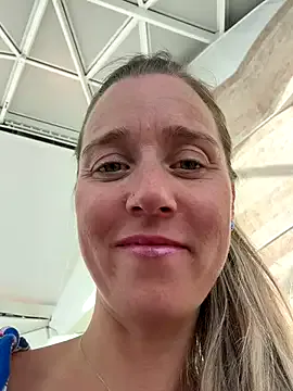 Dolce – webcam model profile photo Image 17