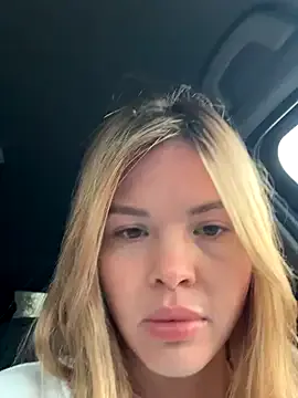 Sandra – webcam model profile photo Image 12