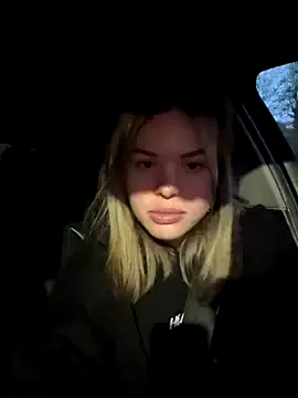 Sandra – webcam model profile photo Image 14