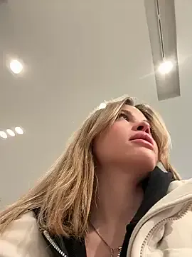 Sandra – webcam model profile photo Image 16