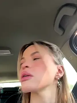 Sandra – webcam model profile photo Image 4