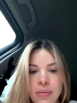 Sandra – webcam model profile photo Image 6