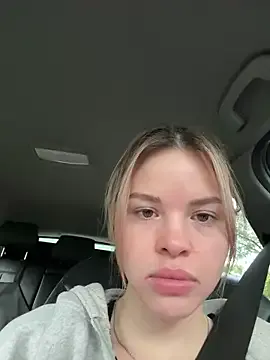 Sandra – webcam model profile photo Image 8