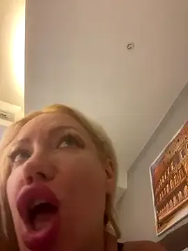 EsmeBrowm – webcam model profile photo Image 10