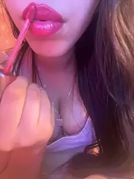 EmiBrow – webcam model profile photo Image 18