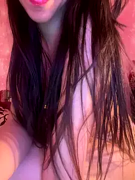 EmiBrow – webcam model profile photo Image 6