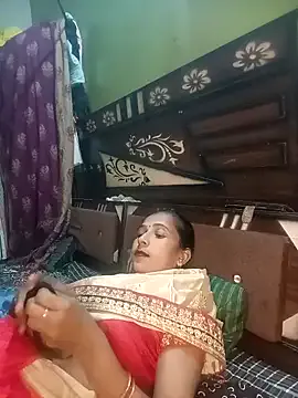 MiraKova – webcam model profile photo Image 2