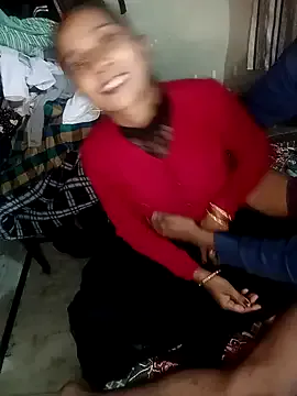 MiraKova – webcam model profile photo Image 4