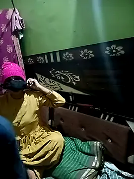 MiraKova – webcam model profile photo Image 5