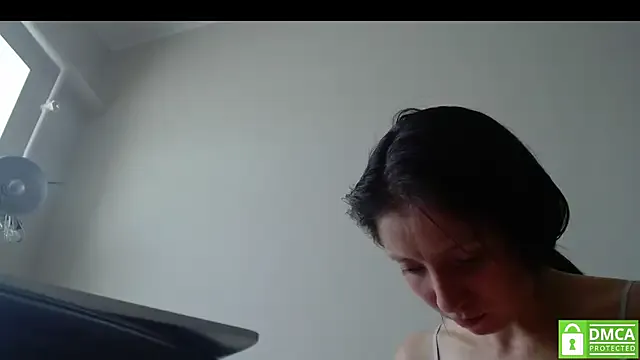 Dolce – webcam model profile photo Image 12