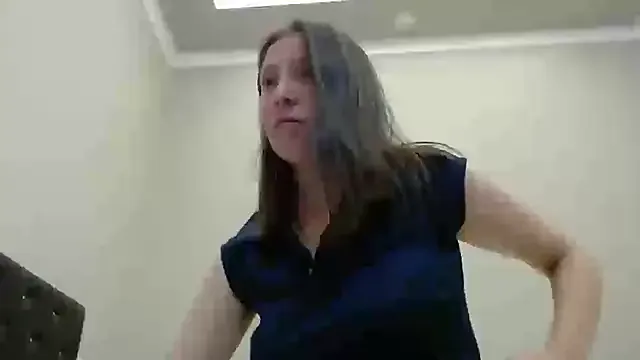 Dolce – webcam model profile photo Image 5