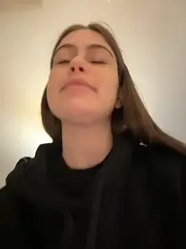 LT-333 – webcam model profile photo Image 11