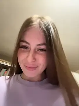 LT-333 – webcam model profile photo Image 7