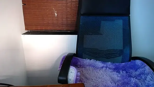 Dolce – webcam model profile photo Image 3